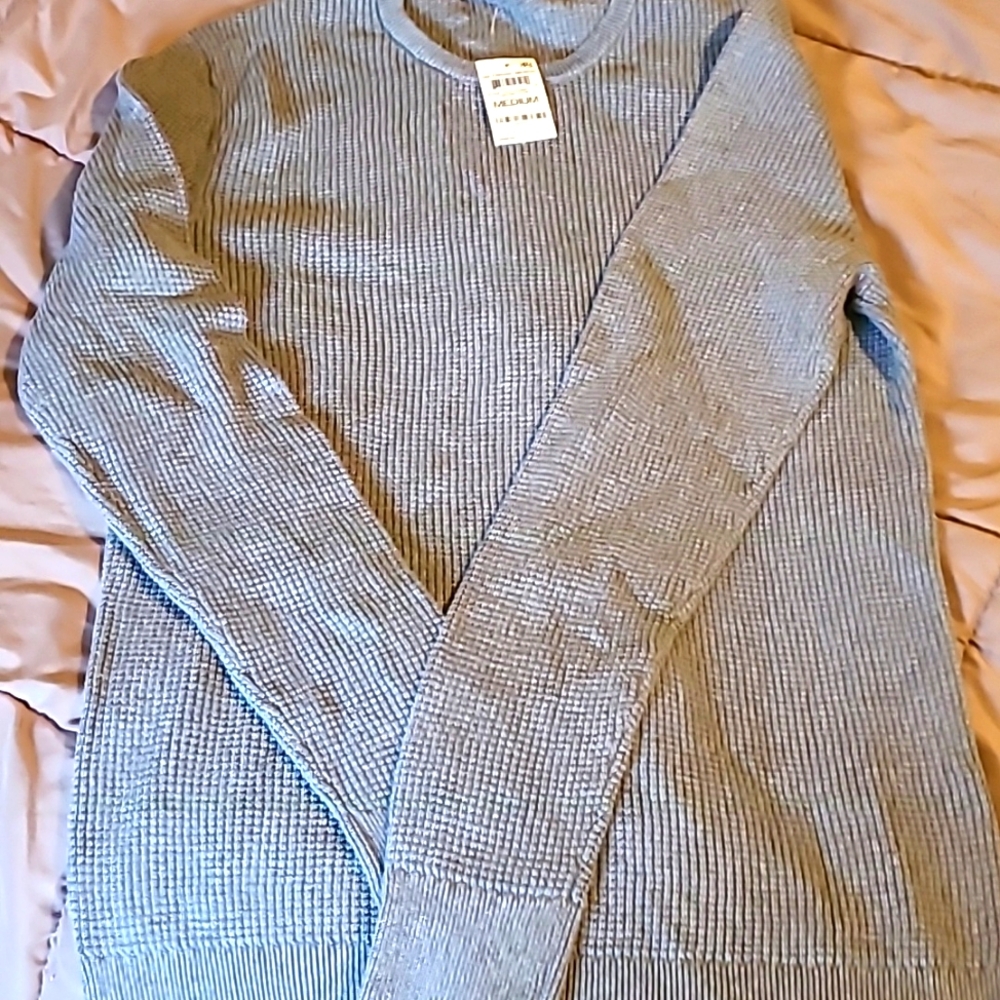 2 Men's pullover shirts new